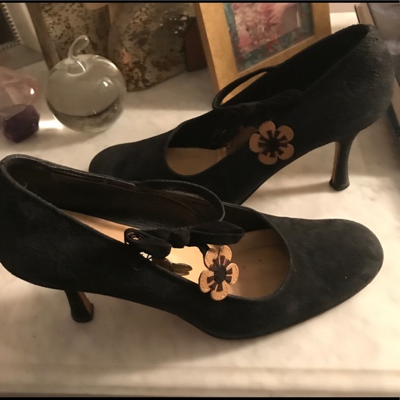 Isaac Mizrahi black suede square toe shoes w/band & cut out flowers. Tango-esque - Picture 2 of 3